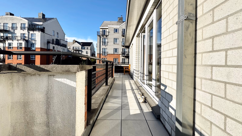 Lichtrijke duplex met 2 slaapkamers en groot terras in Jette - 3