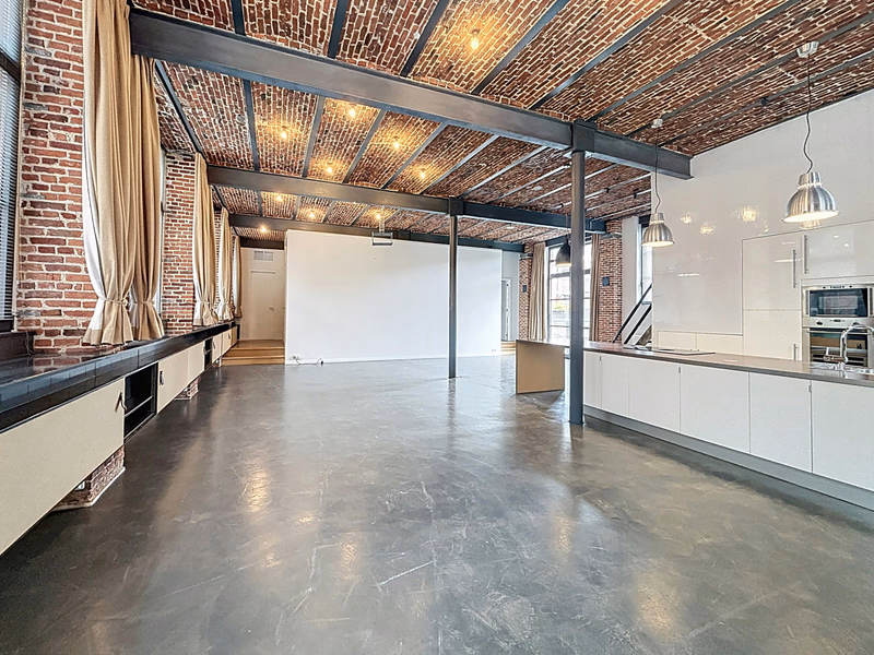 Ruime, open loft te huur in Koekelberg - 2